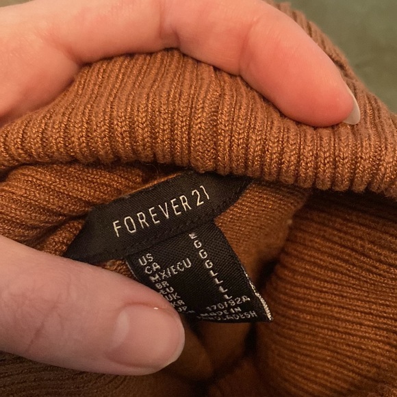 COPY - Forever 21 bishop sleeve sweater. Size L fits like an oversized small. - Picture 5 of 6